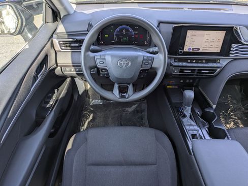 Used 2025 Toyota Camry LE image 18