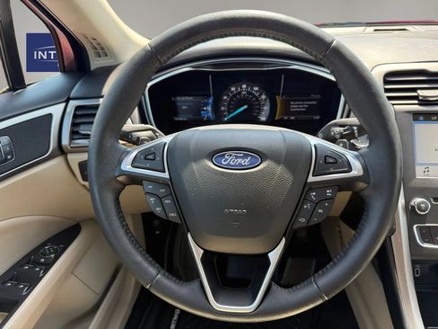 Used 2018 Ford Fusion SE w/ Fusion SE Technology Package FWD image 16