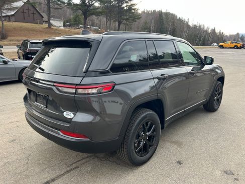 New 2026 Jeep Grand Cherokee Altitude image 5