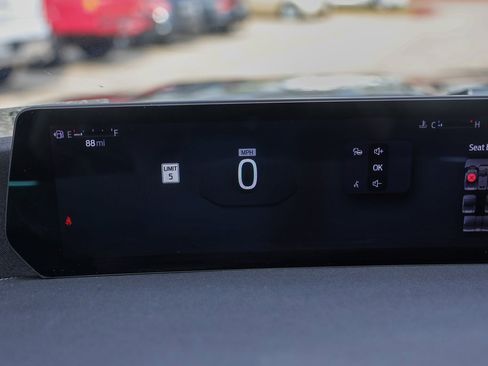 Used 2025 Ford Expedition Max Platinum w/ Driver's Package image 11