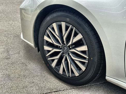 Used 2024 Nissan Altima 2.5 SV image 9