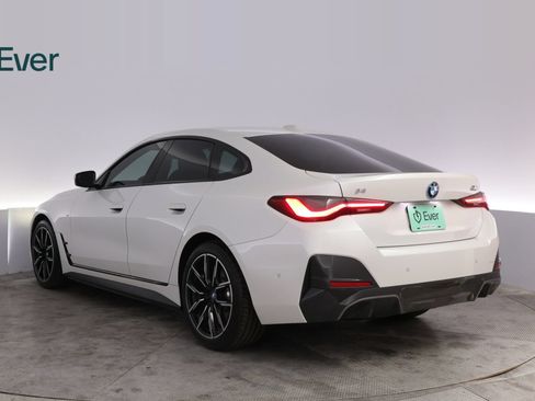 Used 2022 BMW i4 eDrive40 w/ M Sport Package RWD image 17