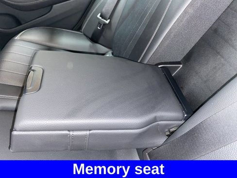 Used 2019 Mercedes-Benz E 300 4MATIC image 12