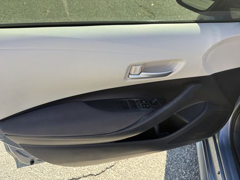 Used 2021 Toyota Corolla LE image 18