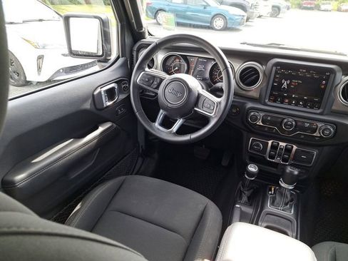Used 2018 Jeep Wrangler Unlimited Sahara image 7