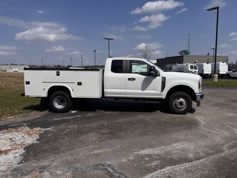New 2025 Ford F350 XL w/ XL Chrome Package image 7
