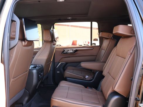 New 2026 Chevrolet Suburban High Country image 26