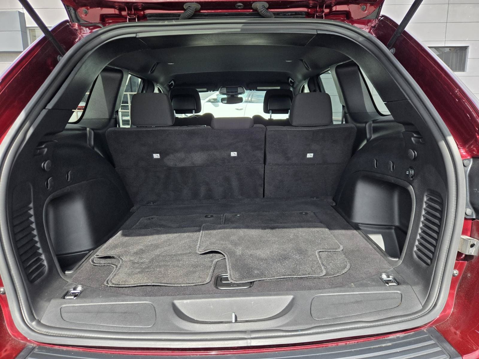 Used 2022 Jeep Grand Cherokee Laredo E RWD image 30