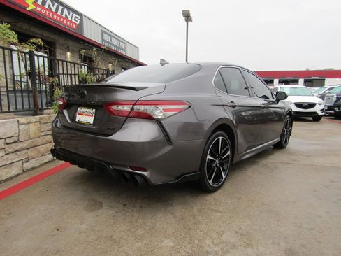 Used 2019 Toyota Camry XSE image 4