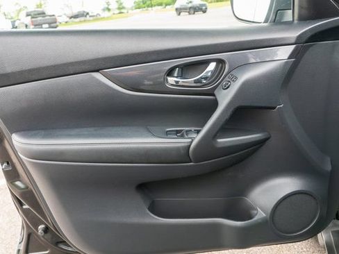 Used 2019 Nissan Rogue SV AWD/4WD image 17
