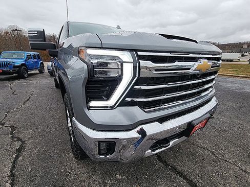 Used 2024 Chevrolet Silverado 3500 LTZ w/ LTZ Convenience Package image 12