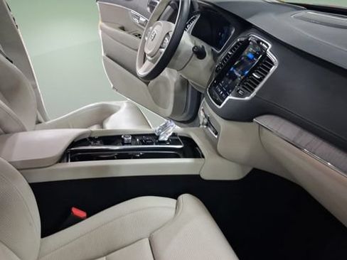 Used 2024 Volvo XC90 B6 Ultimate w/ Protection Package Premier AWD/4WD image 13