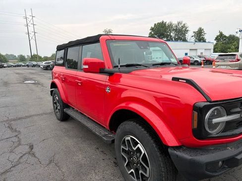 Used 2022 Ford Bronco Outer Banks AWD/4WD image 2