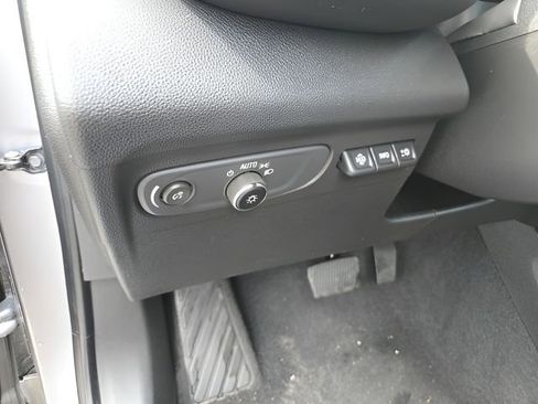 Used 2021 Buick Envision Essence w/ Technology Package I image 12