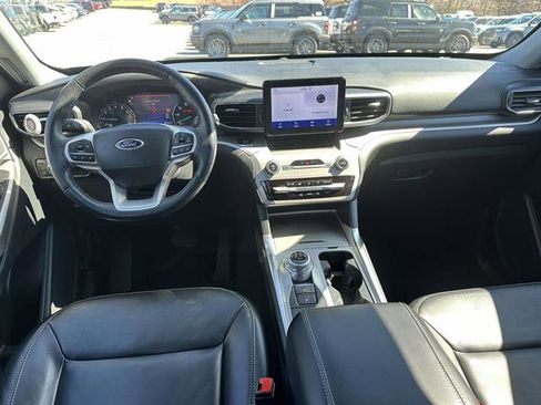 Used 2022 Ford Explorer XLT w/ Equipment Group 202A image 11