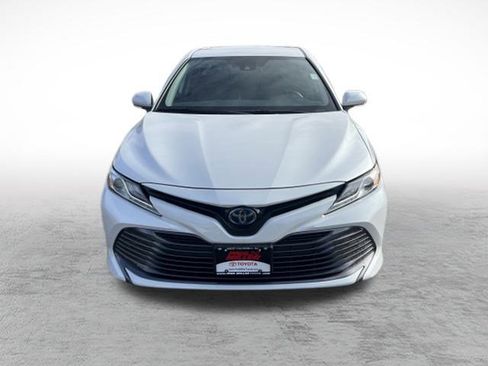 Used 2020 Toyota Camry XLE image 2