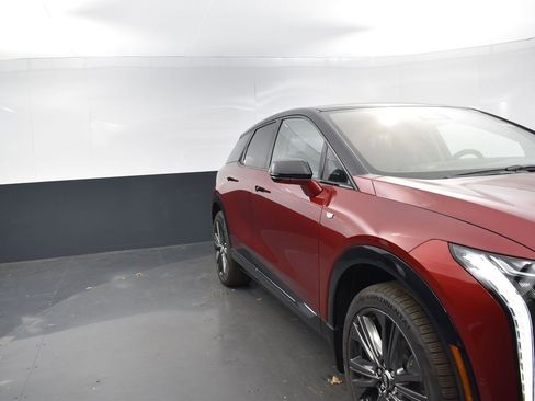 New 2026 Cadillac Optiq Sport 2 image 36