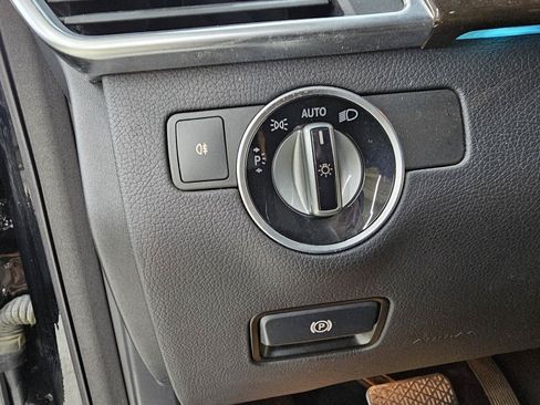 Used 2015 Mercedes-Benz GL 450 4MATIC image 37