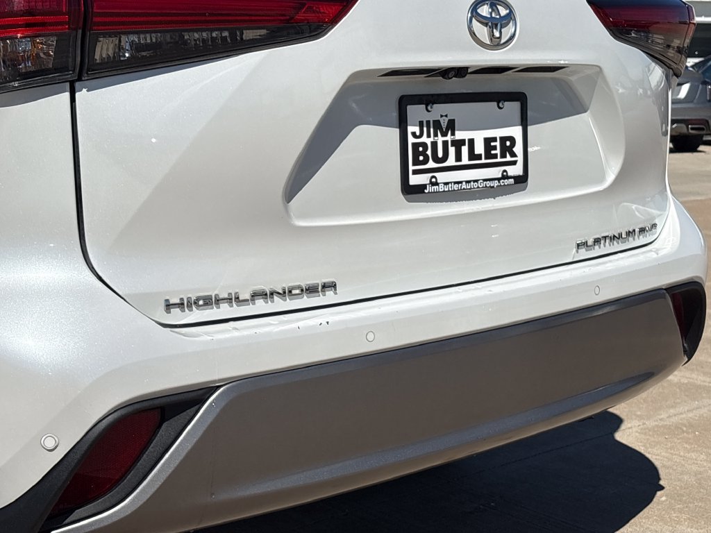 Used 2023 Toyota Highlander XLE AWD/4WD image 45