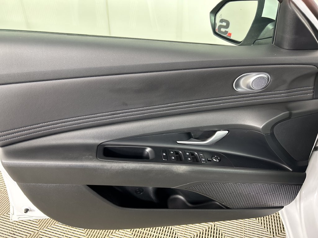 Used 2024 Hyundai Elantra SEL w/ Convenience Package FWD image 11