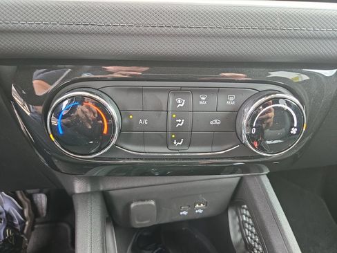 Used 2025 Chevrolet TrailBlazer LT FWD image 25
