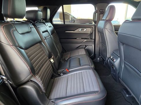 Used 2025 Ford Explorer ST-Line w/ ST-Line Street Pack image 25