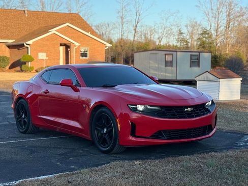 Used 2020 Chevrolet Camaro LT image 4