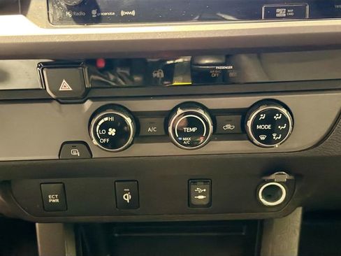 Used 2017 Toyota Tacoma TRD Sport w/ Tow Package image 14