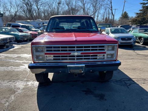 Used 1988 Chevrolet Suburban 2500 image 3