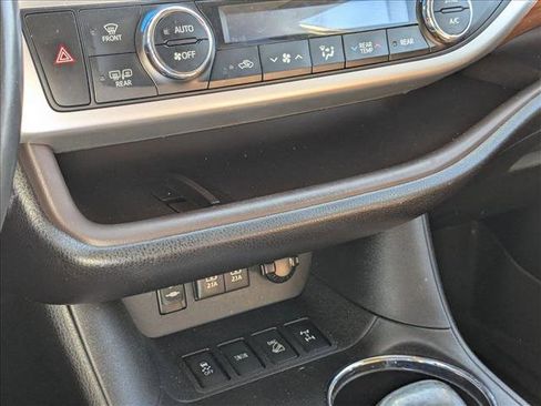 Used 2018 Toyota Highlander Limited Platinum image 15
