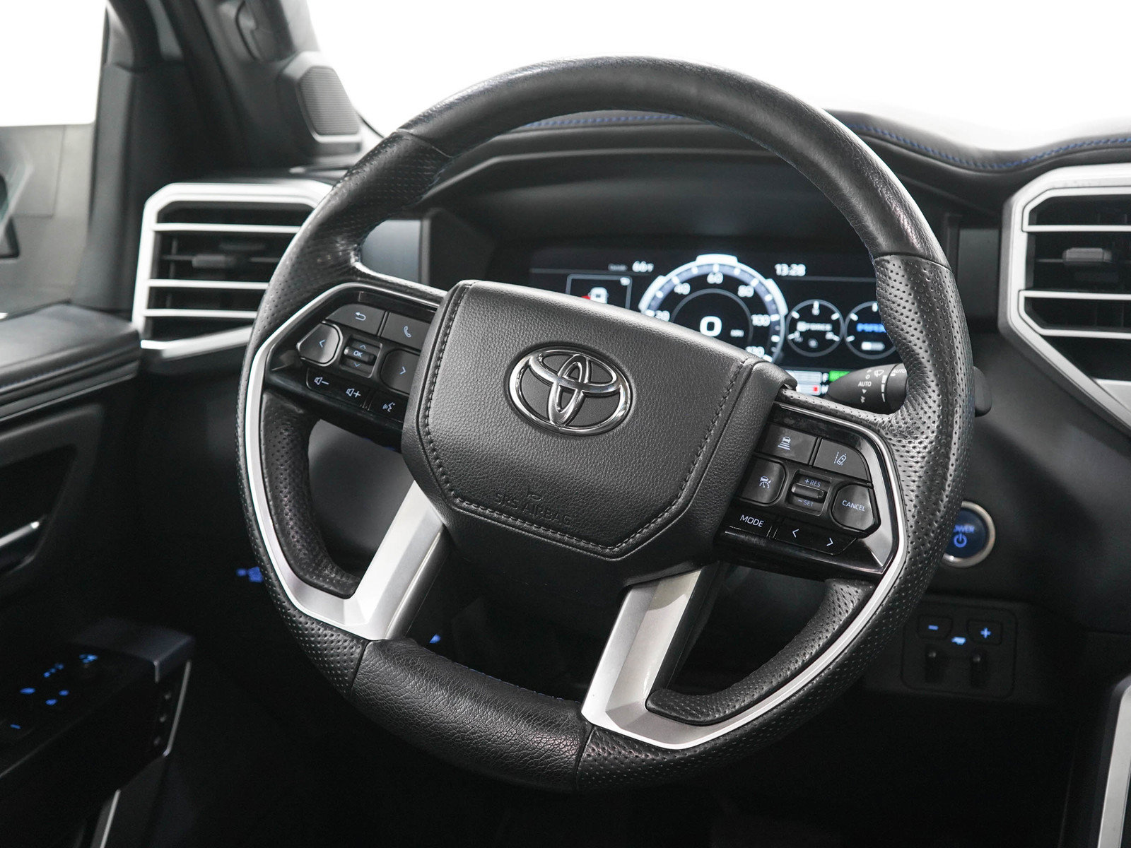 Used 2022 Toyota Tundra Platinum AWD/4WD image 17