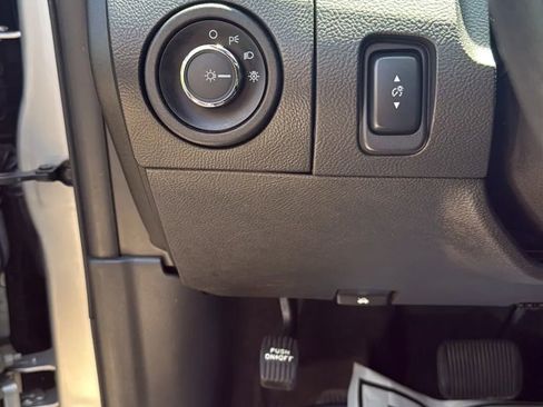 Used 2018 Ford Taurus SEL w/ Equipment Group 201A AWD/4WD image 15