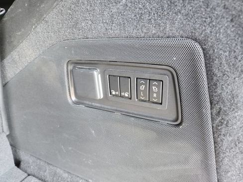 Used 2021 Cadillac Escalade Sport w/ Driver Assist Tech Package AWD/4WD image 33