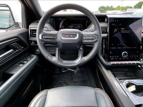 Used 2025 GMC Yukon AT4 w/ AT4 Premium Package AWD/4WD image 6