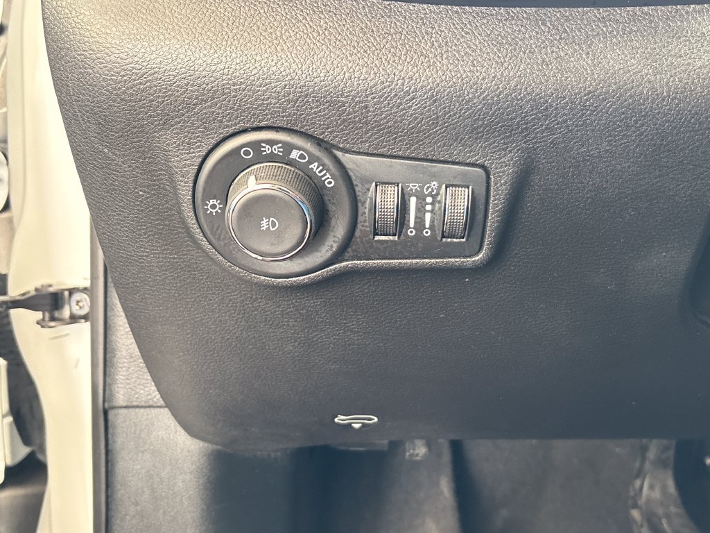Used 2025 Jeep Compass Limited AWD/4WD image 35