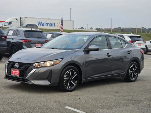 Used 2025 Nissan Sentra SV image 3