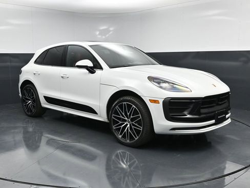 Used 2025 Porsche Macan AWD/4WD image 10
