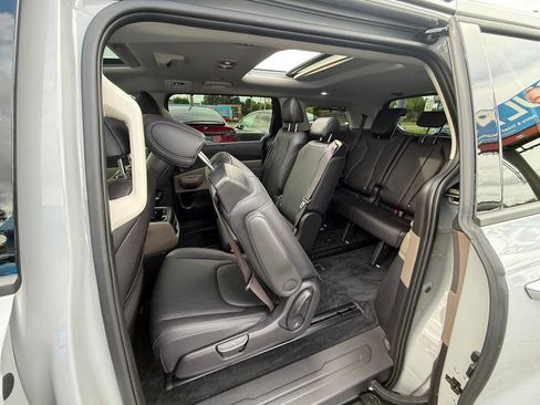 Used 2025 Kia Carnival SX FWD image 24