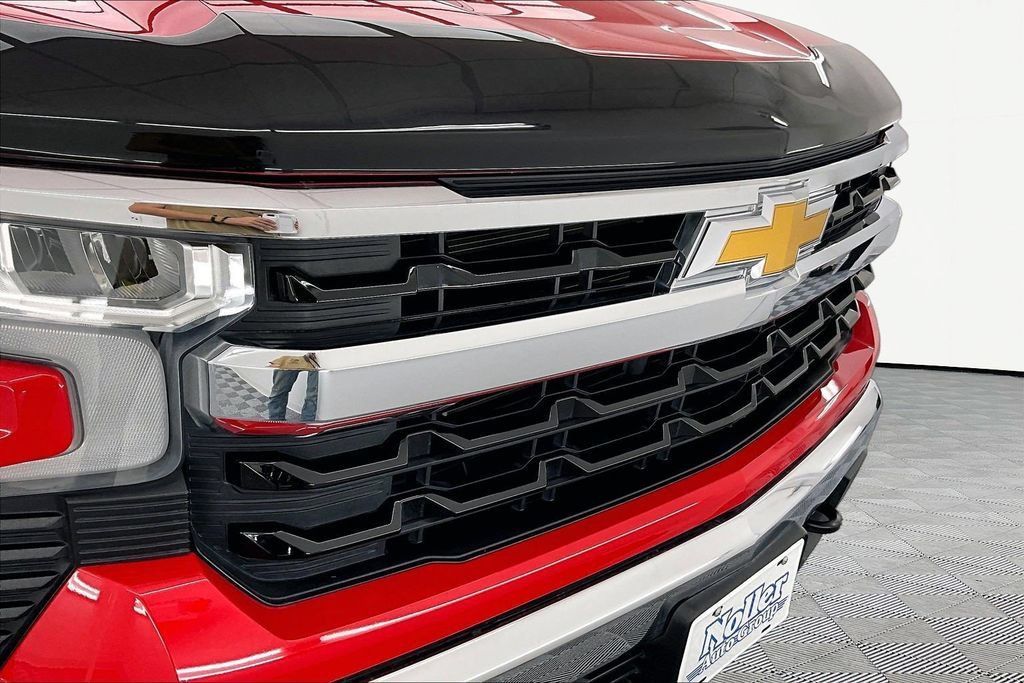 Used 2023 Chevrolet Silverado 1500 LT AWD/4WD image 29