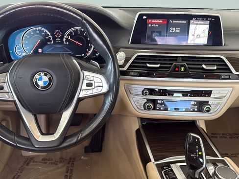 Used 2019 BMW 740i RWD image 26