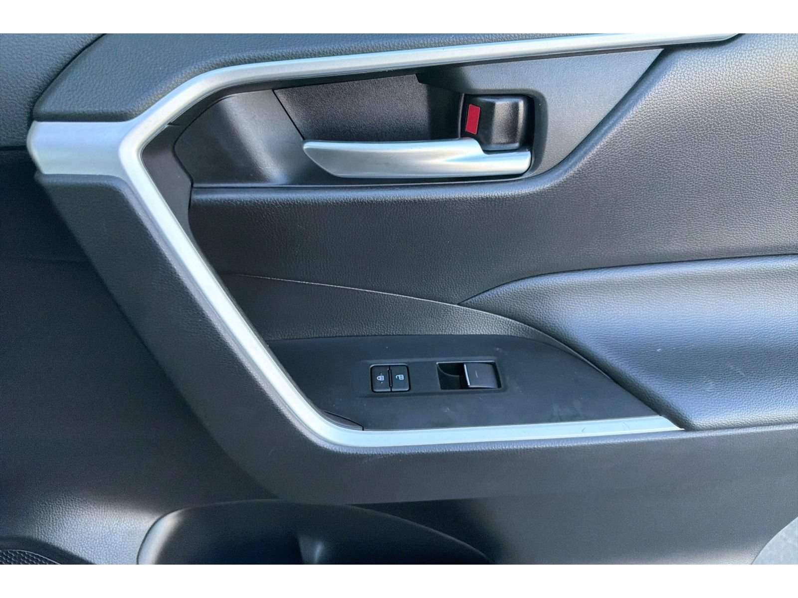 Certified 2025 Toyota RAV4 XLE FWD image 20