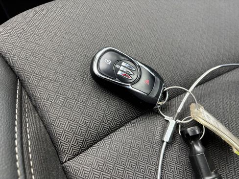 Used 2025 Buick Encore GX Preferred image 23