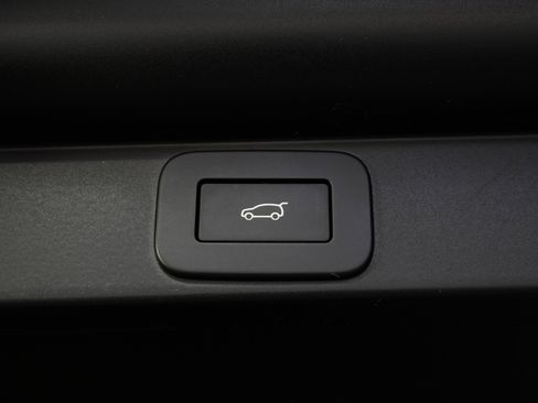 Used 2024 Land Rover Range Rover SV image 13