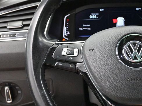 Used 2019 Volkswagen Tiguan SEL FWD image 17