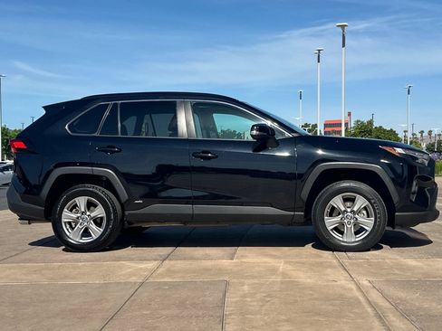 Certified 2022 Toyota RAV4 XLE Premium AWD/4WD image 3