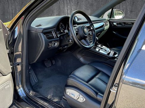 Used 2022 Porsche Macan Base image 17