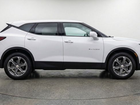 Used 2025 Chevrolet Blazer LT FWD image 11