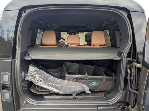 New 2026 Land Rover Defender 110 X-Dynamic SE image 28