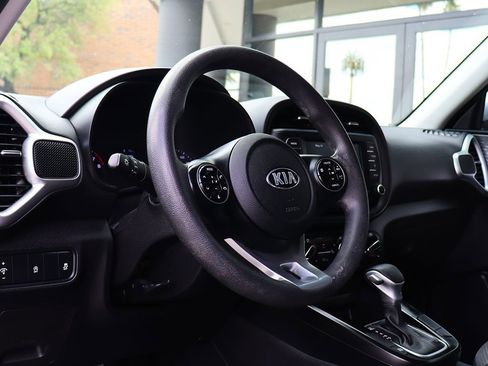 Used 2020 Kia Soul LX FWD image 39