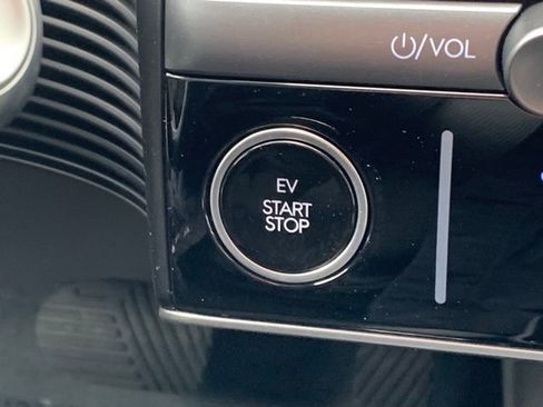 New 2025 Hyundai Ioniq 5 SE image 18